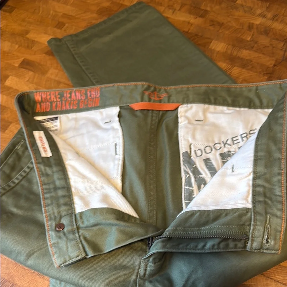 Dockers Green Chinos Versatile Cotton Twill - Picture 3 of 3